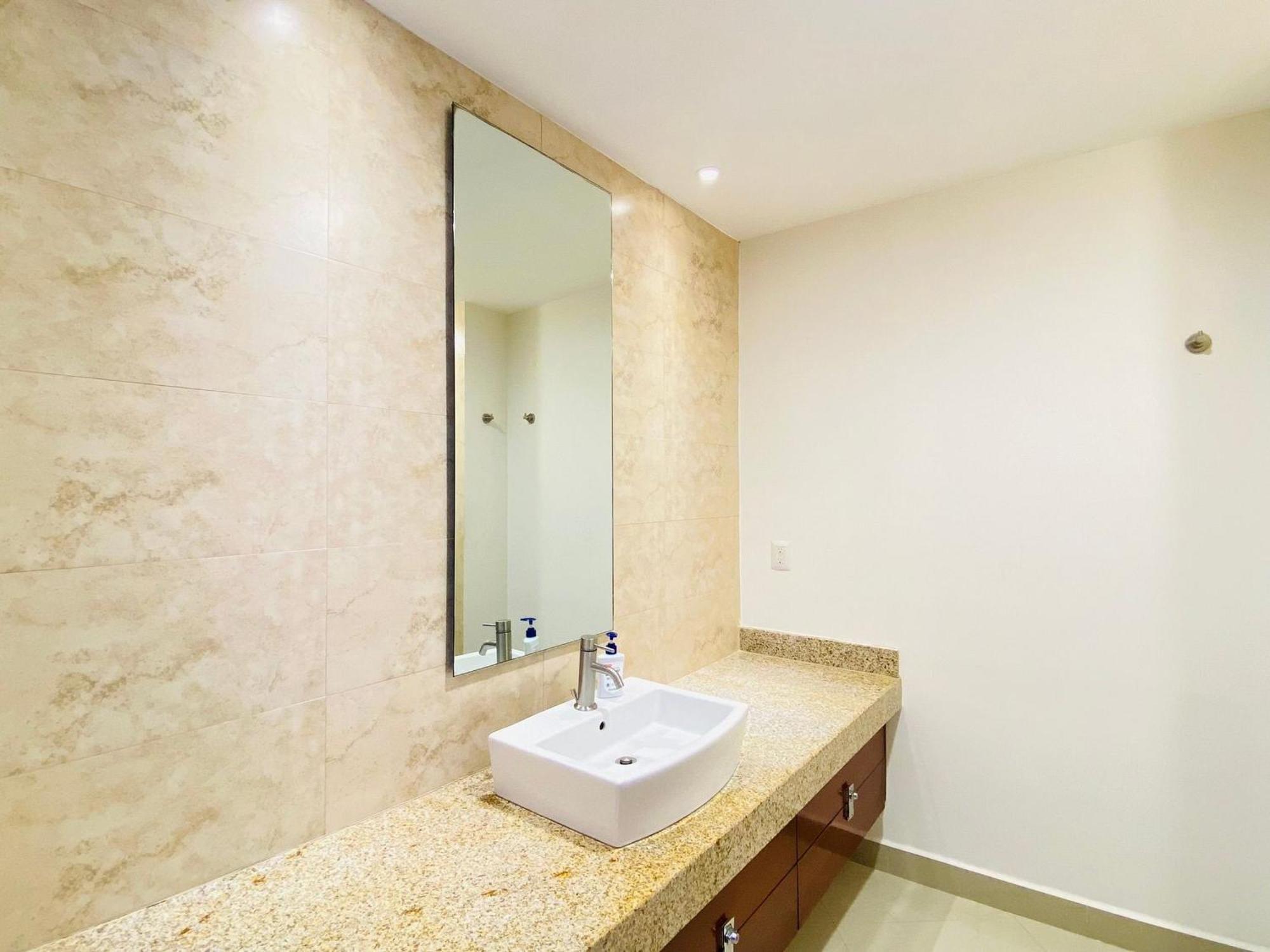 Gavias Grand Cerritos *