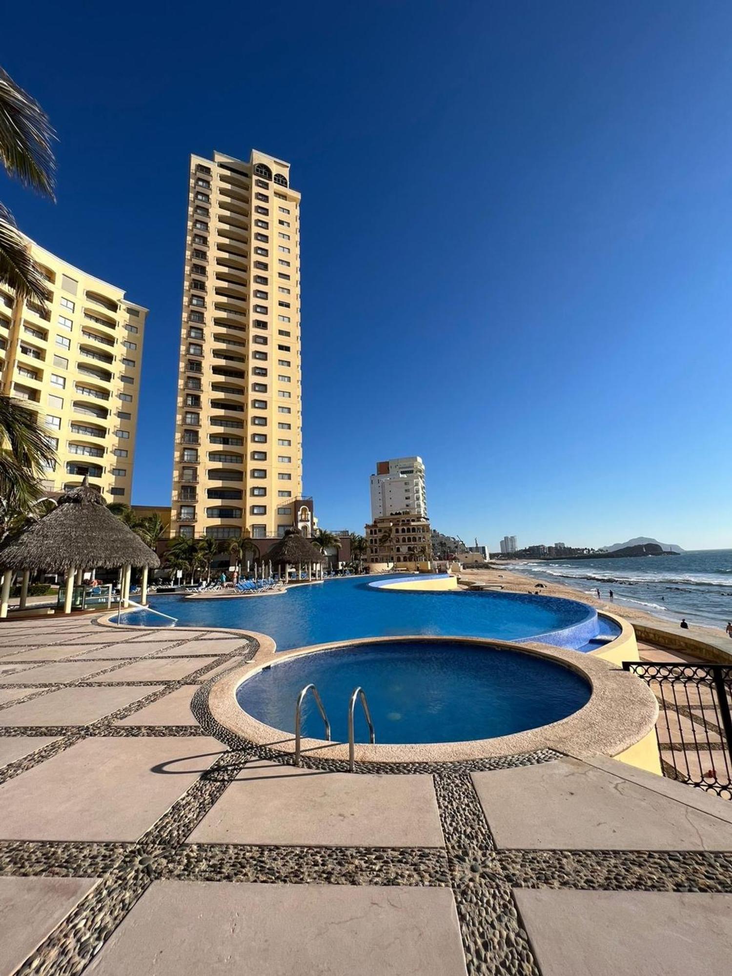 Gavias Grand Cerritos *