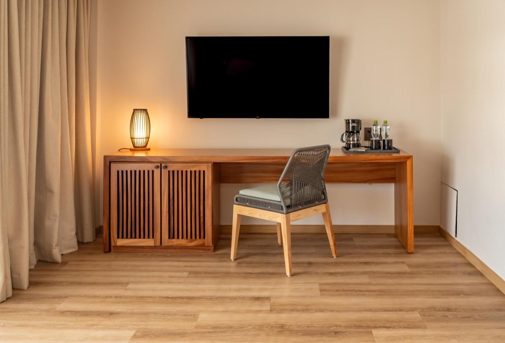 Emporio Hotel 4*