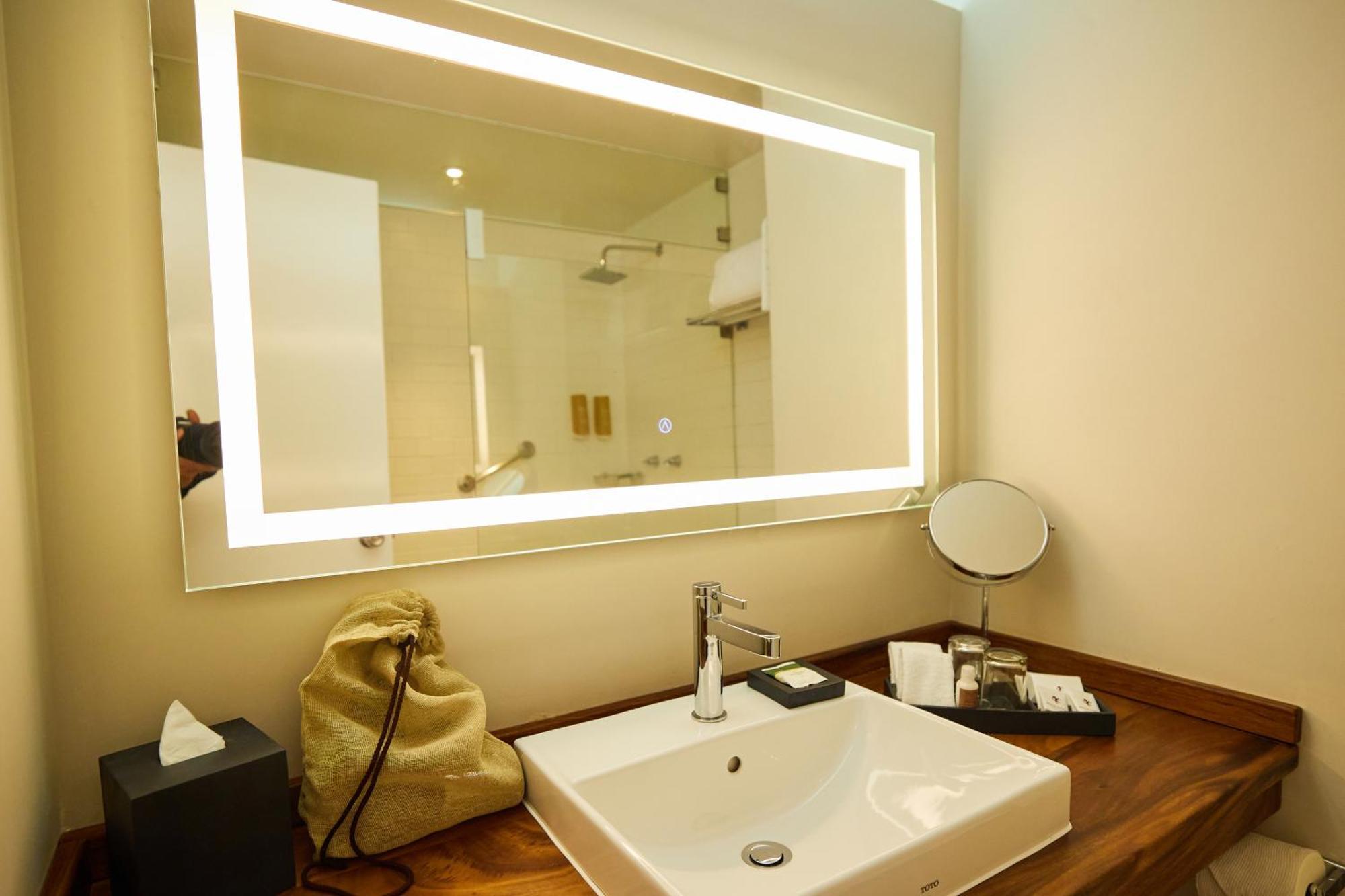 Hotel Emporio 4*