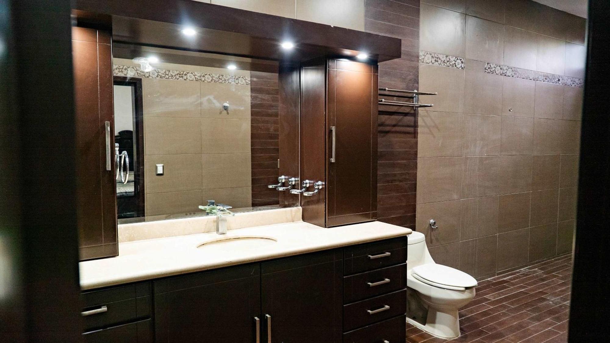 Pool & Jacuzzi 4 Br *