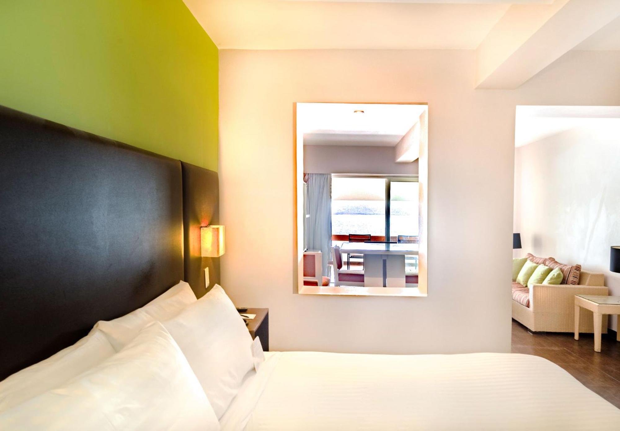 Hotel Emporio 4*