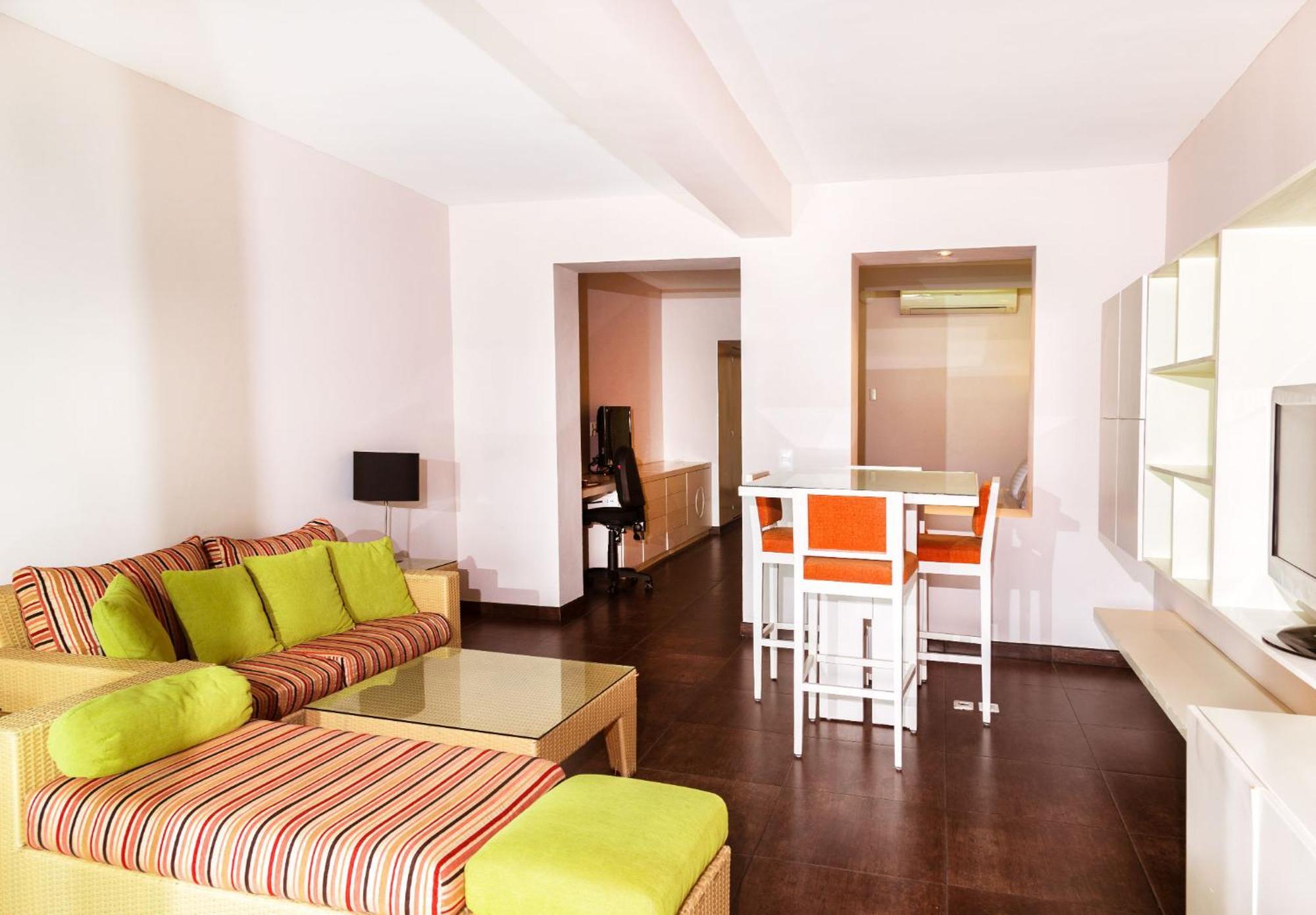 Hotel Emporio 4*