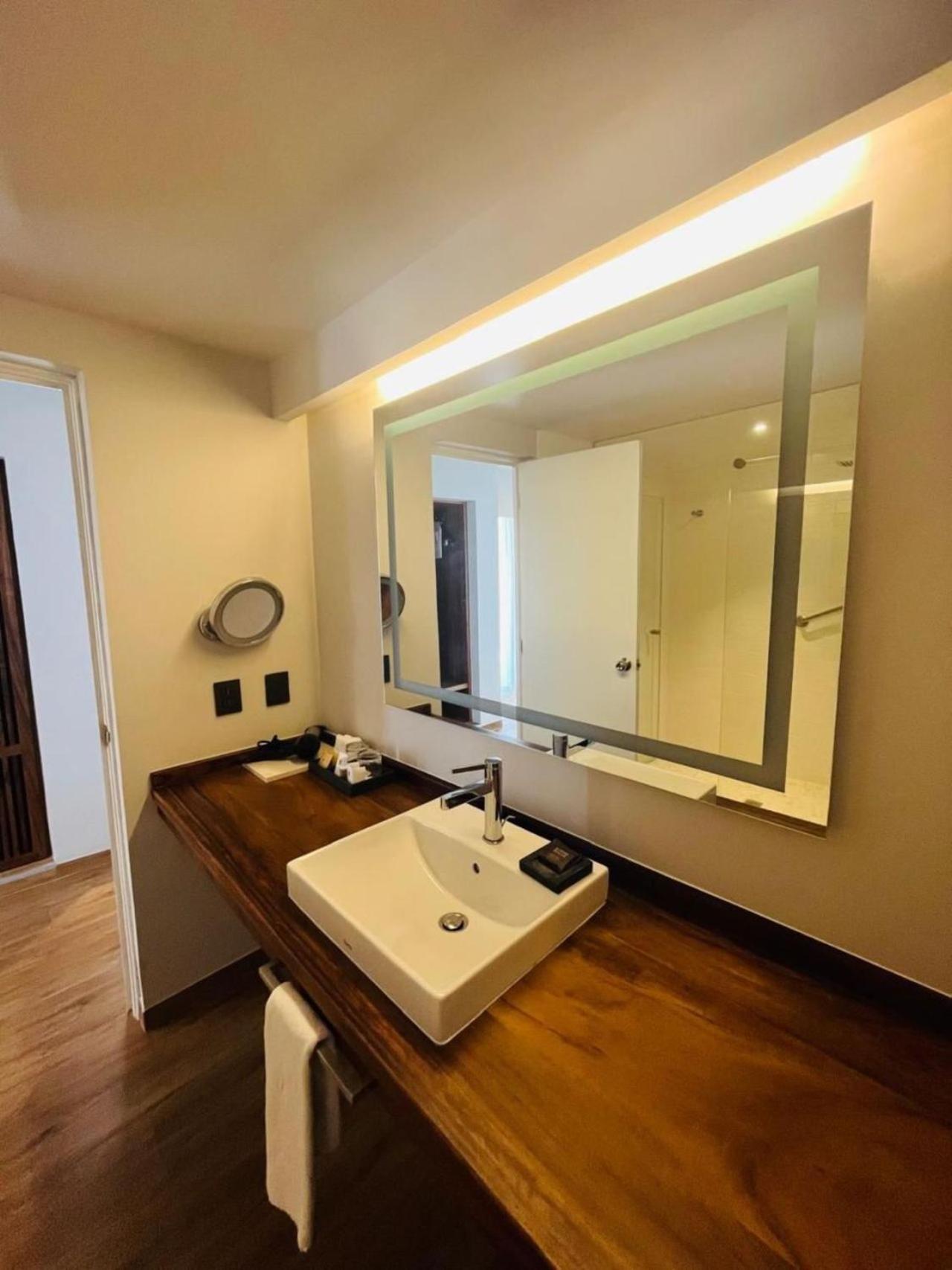 Emporio Hotel 4*