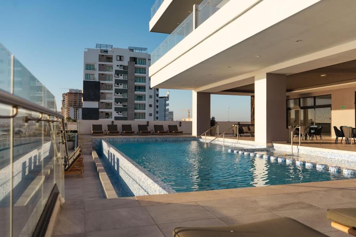 Apartamento De Lujo Frente Al Mar En El Malecon - Alt 804