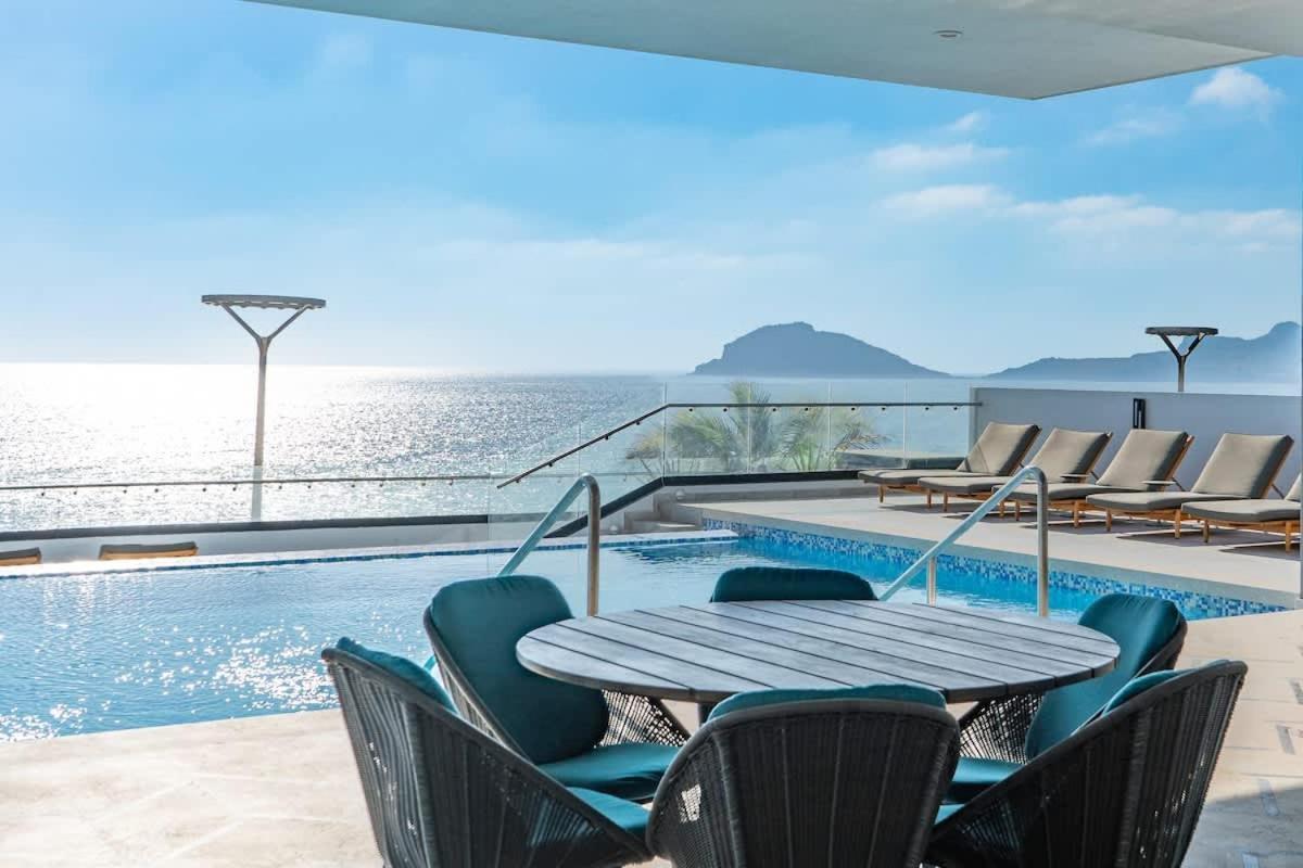 Apartamento De Lujo Frente Al Mar En El Malecon - Alt 804
