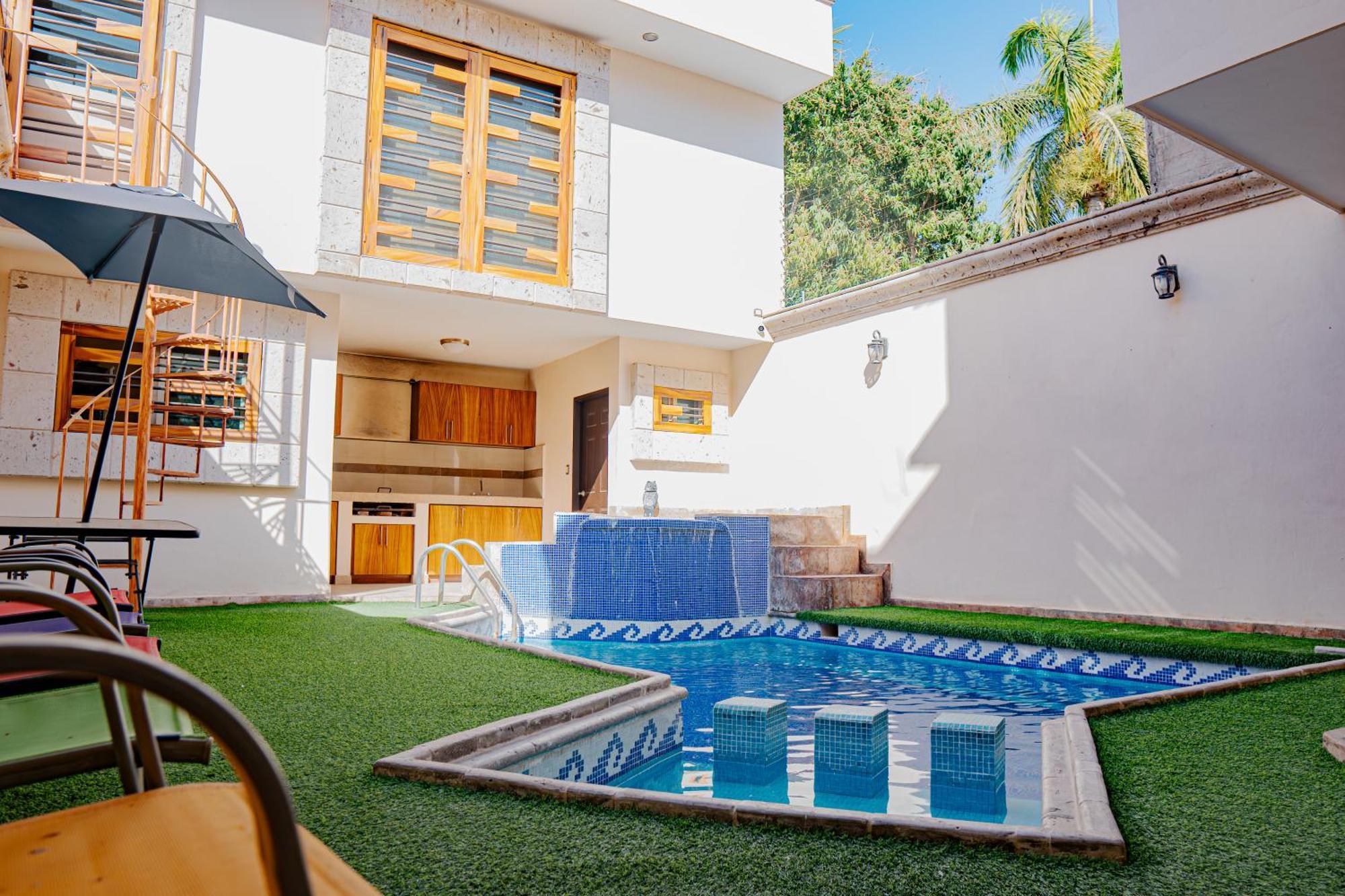 Casa Con Alberca En Excelente Ubicacion, Para Grupos Grandes De Personas Villa Mazatlan