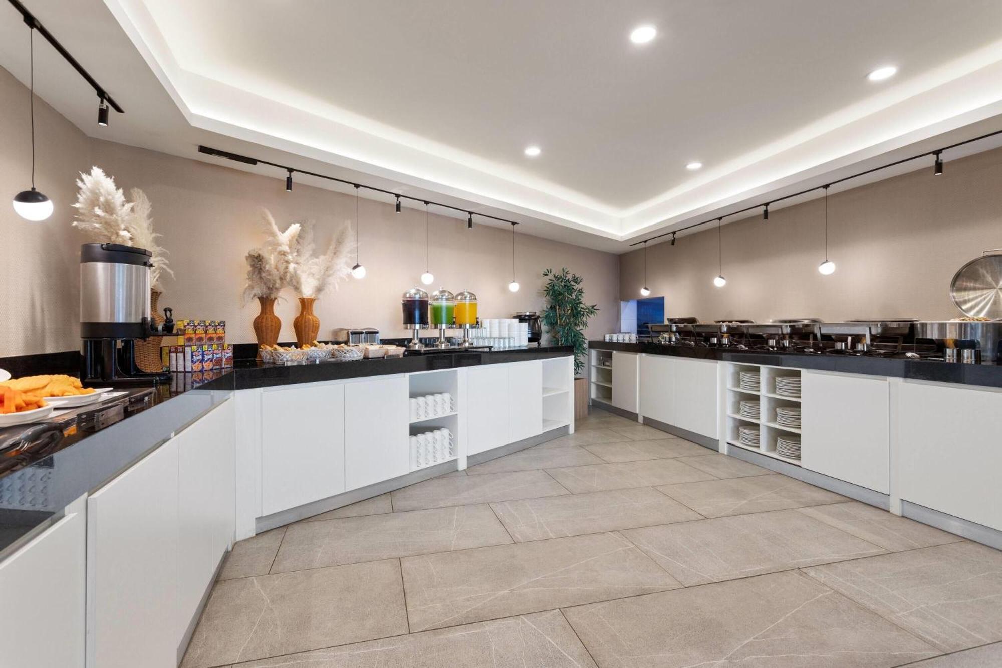 Wyndham Garden Marina Hotel 3*
