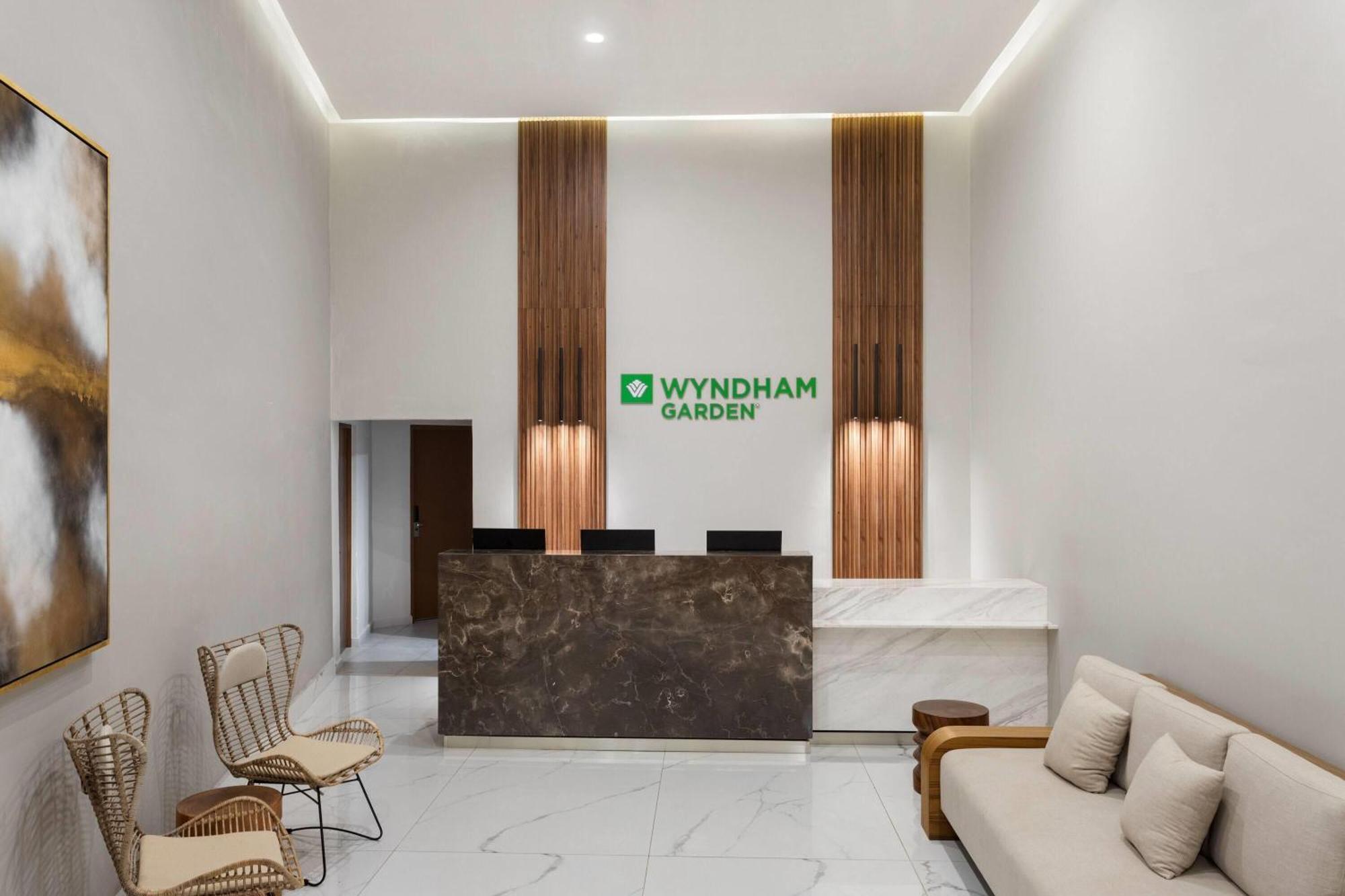 Hotel Wyndham Garden Marina 3*