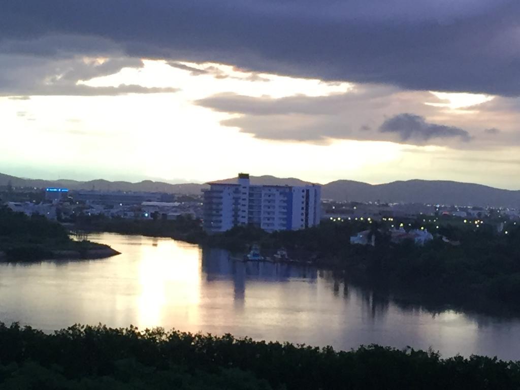 Playa Y Alberca En Zona Marina Mazatlan