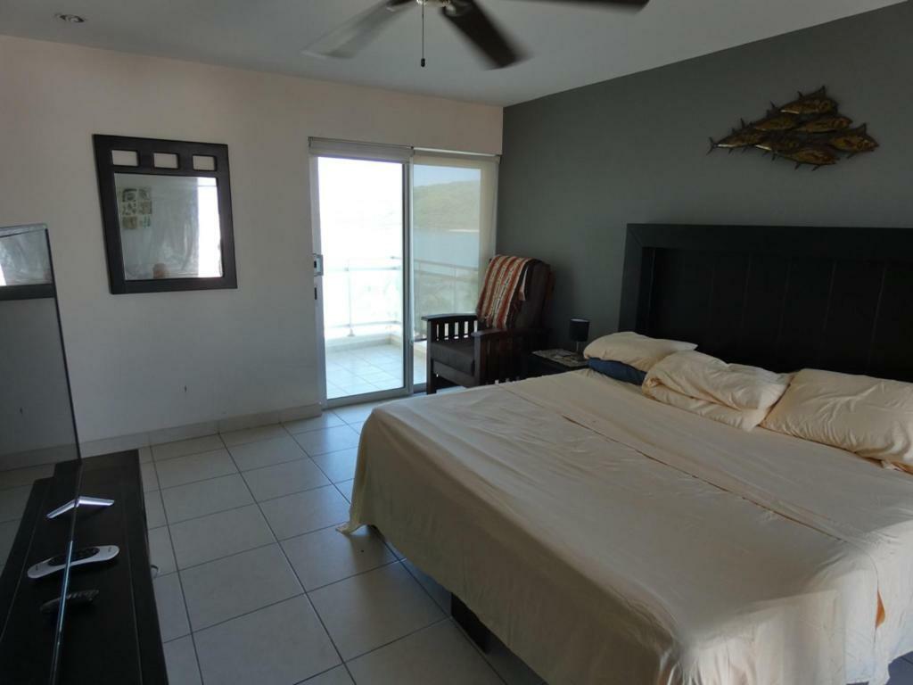 Las Gavias Golden Shores Apartment *