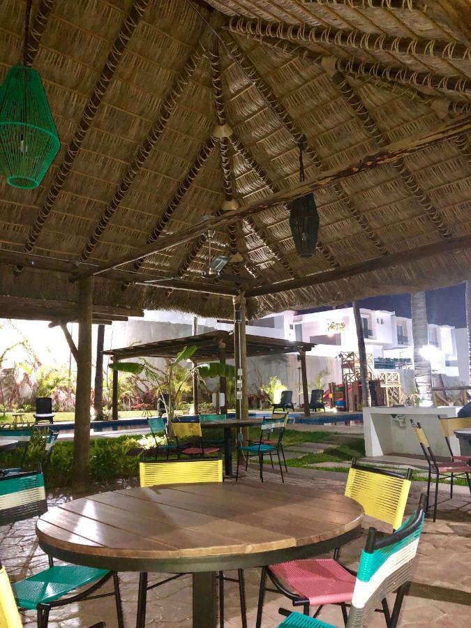 Casa En Privada Frente A La Playa Con Alberca!