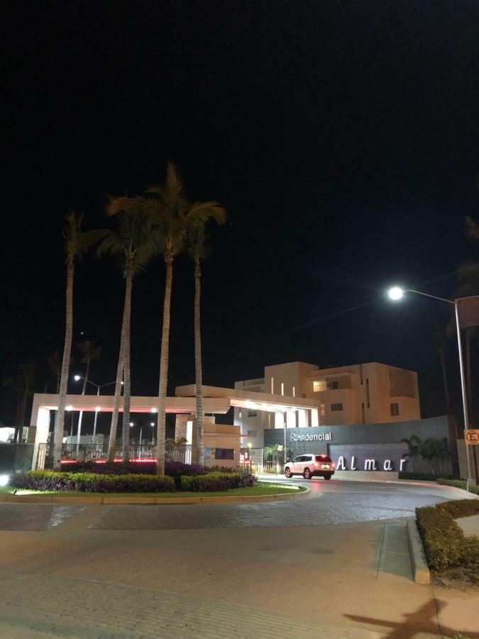 Casa En Privada Frente A La Playa Con Alberca! * Mazatlan
