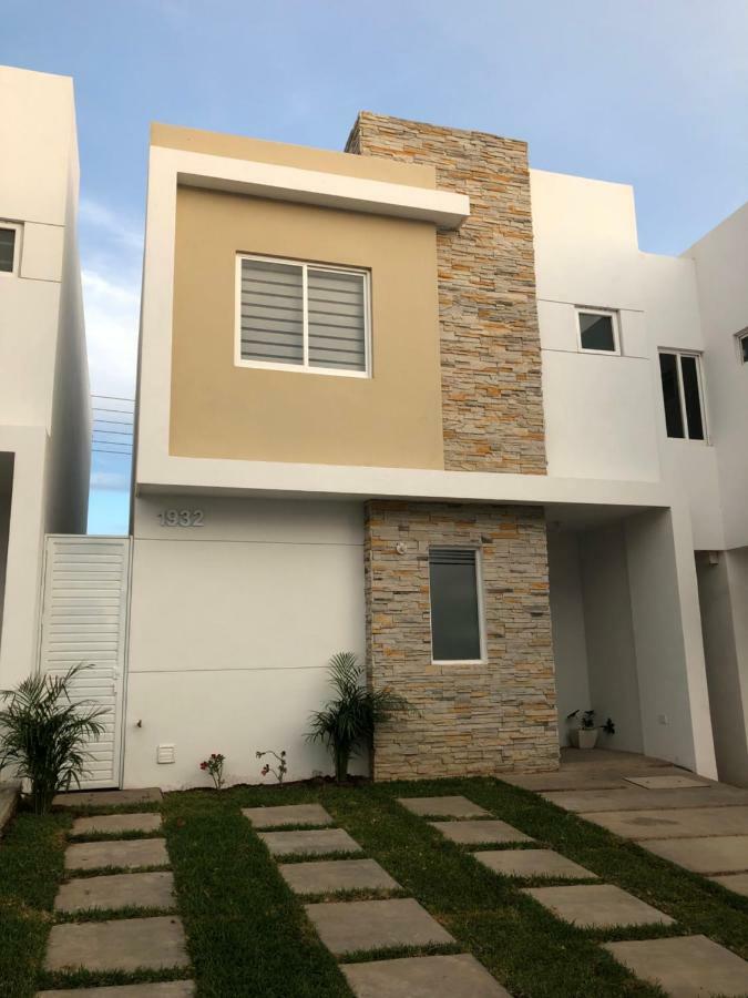 Casa En Privada Frente A La Playa Con Alberca! Holiday home