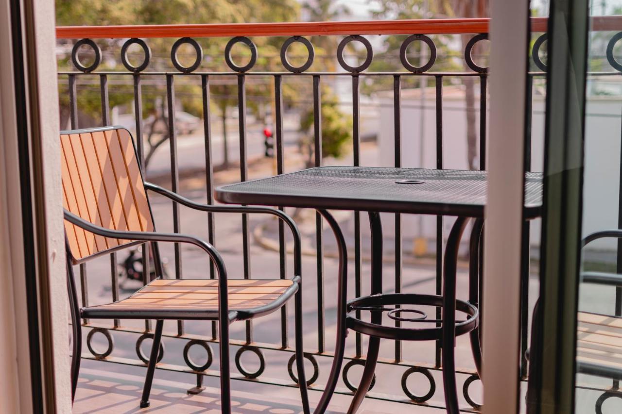Hotel La Lola &