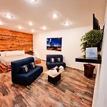 Hostal La Casa De Madera