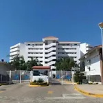 Condominio C/ Alberca Y Vista A Marina Mazatlan
