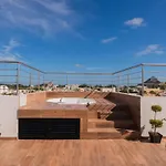 Comfy Apartment With Stylish Furnishings & Private Balcony - Antigua
