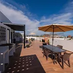Comfy Apartment With Stylish Furnishings & Private Balcony - Antigua