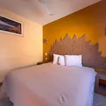 Hotel Oasis