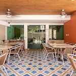 Hotel Azteca Inn