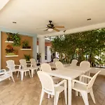 Hotel Azteca Inn