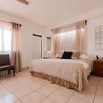 Apartment With Beach Access For 6 - Marina Del Rey 101