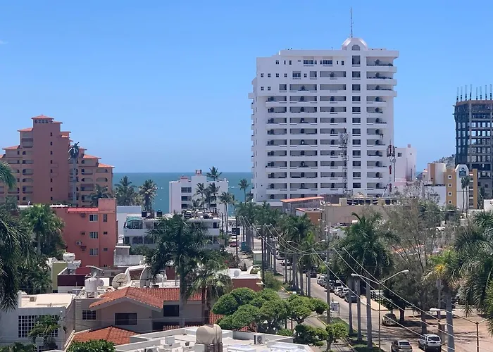 Departamento con jacuzzi en zona dorada
