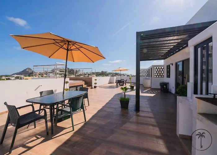 Comfy Apartment With Stylish Furnishings & Private Balcony - Antigua