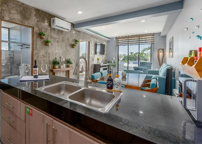 Luxe Modern-5 Star Area-Walk 2 Beach-Pool-Bbq-View-King Bed