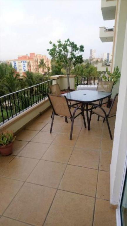 Ocean Front- Marina View- Tiara Sands Resort, Sleeps 4 Apartamento *