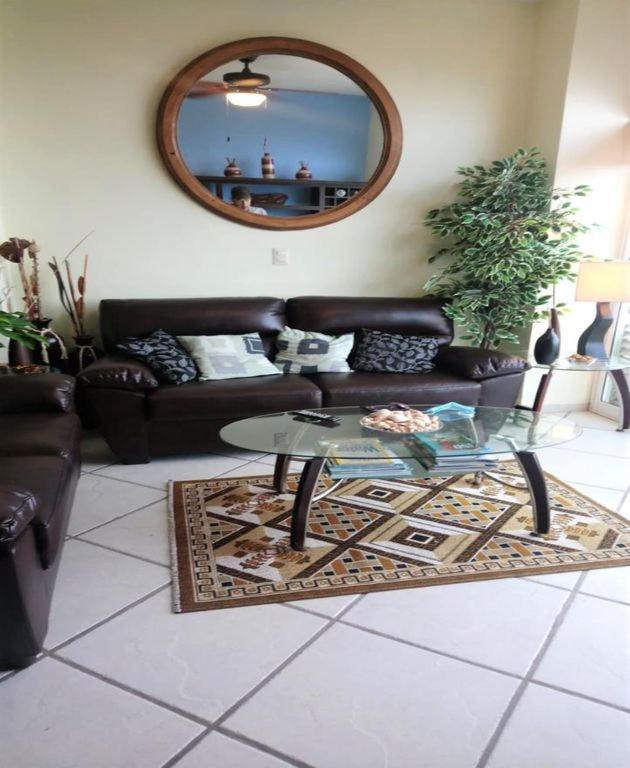 Ocean Front- Marina View- Tiara Sands Resort, Sleeps 4 Apartamento *