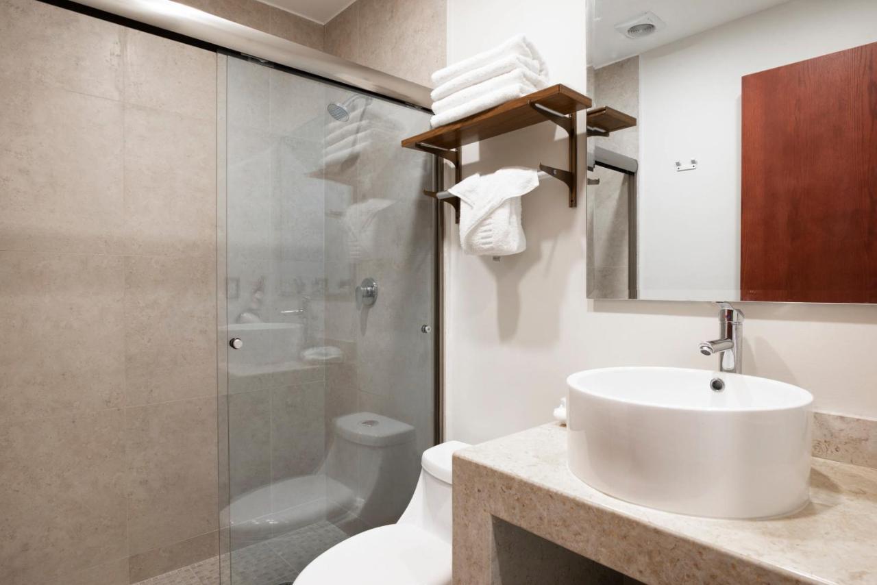 Ave Hotel