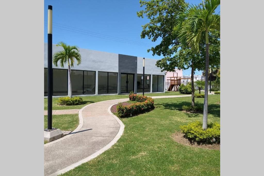 Apartamento Amplio, Hermoso, Cómodo Depa En *