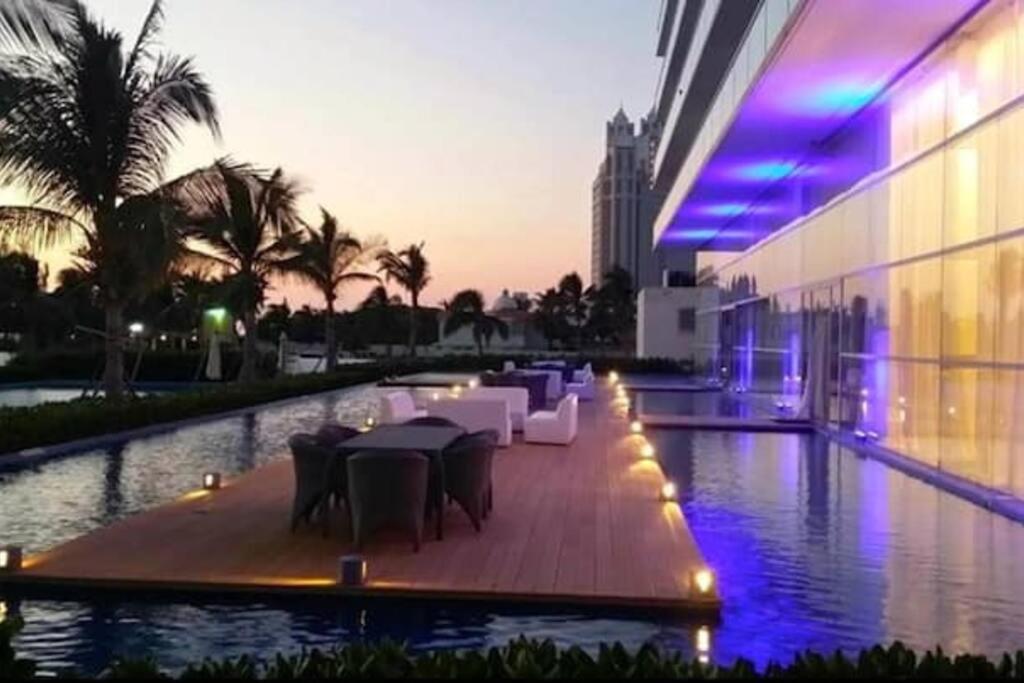 Beautiful 3 Bedroom, Fully Furnished, On The Apartment *