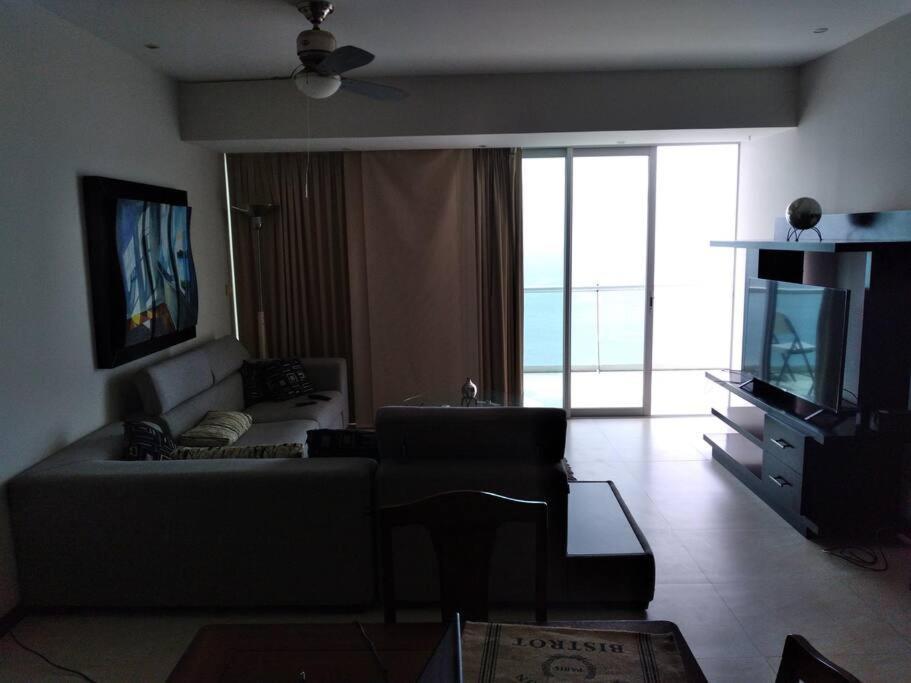 Beautiful 3 Bedroom, Fully Furnished, On The *
