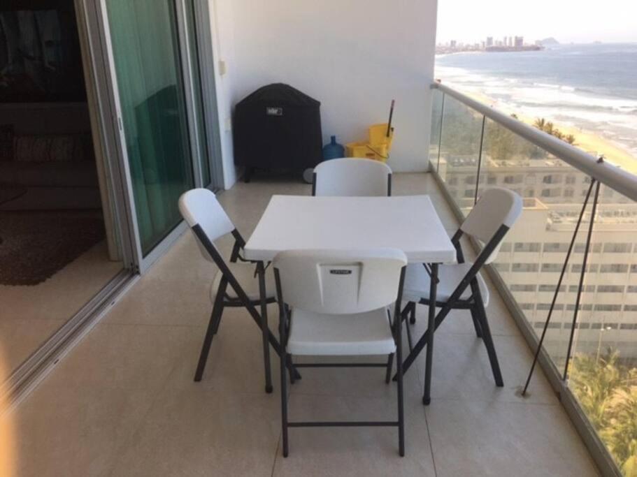Apartment Beautiful 3 Bedroom, Fully Furnished, On The
