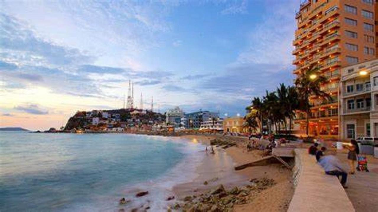 Oasis Aventura - Olas Altas - 1 Min Machado Apartment *