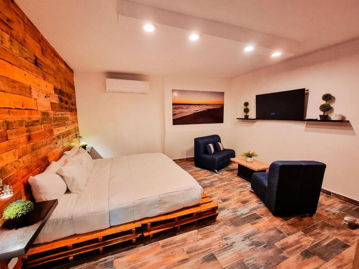 Hostal La Casa De Madera Mazatlan
