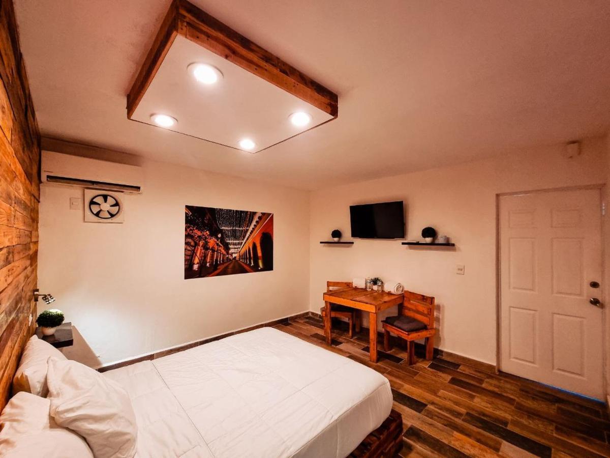 Hostal La Casa De Madera * Mazatlan