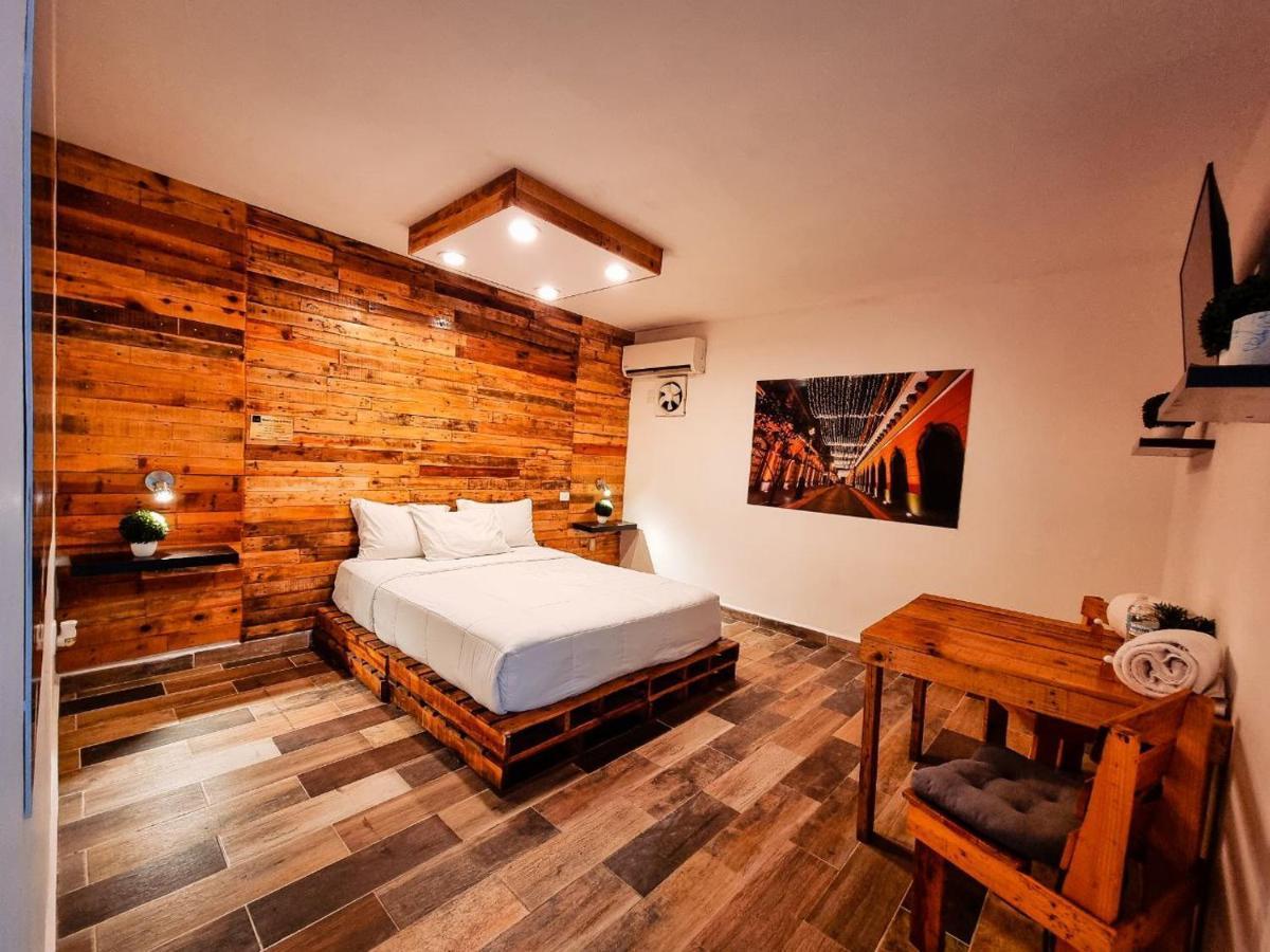 Hostal La Casa De Madera *