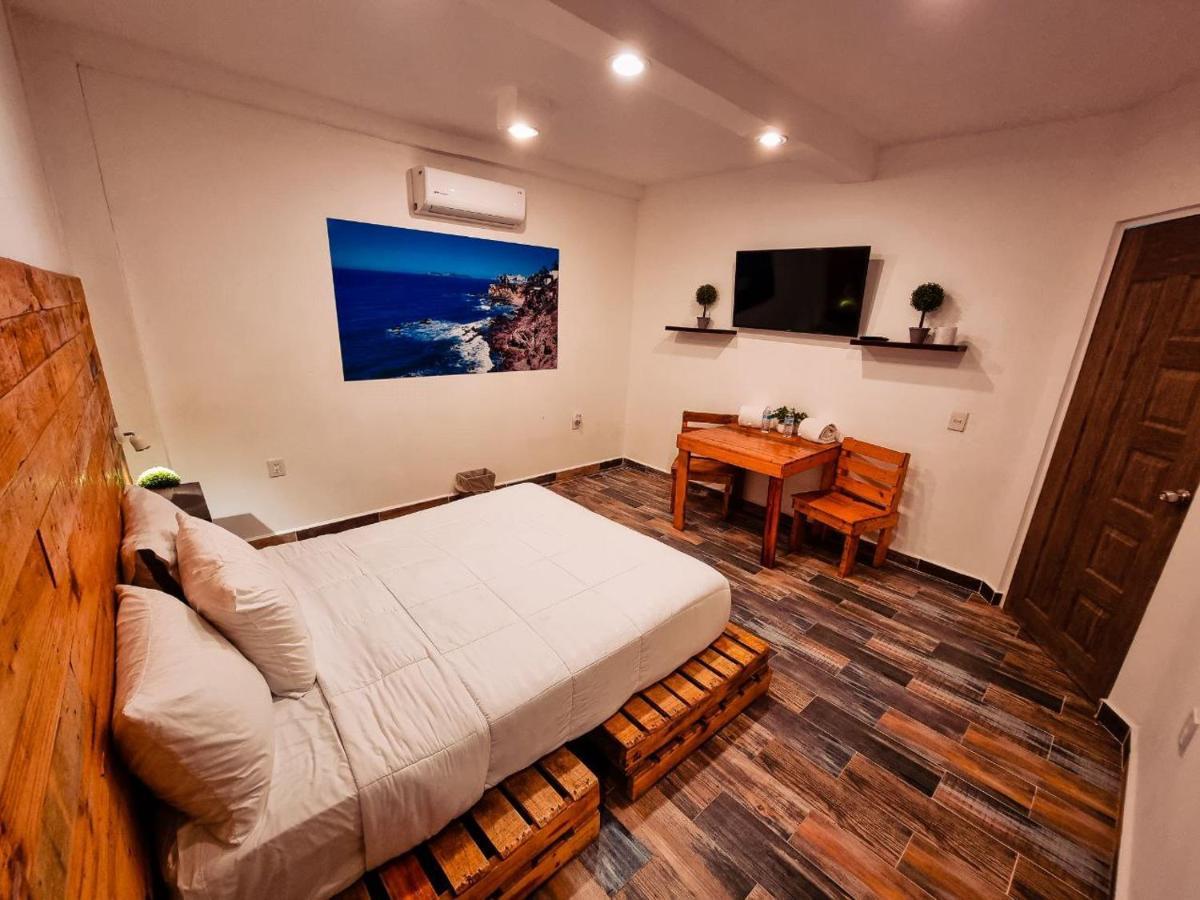 Hostal La Casa De Madera Guest house