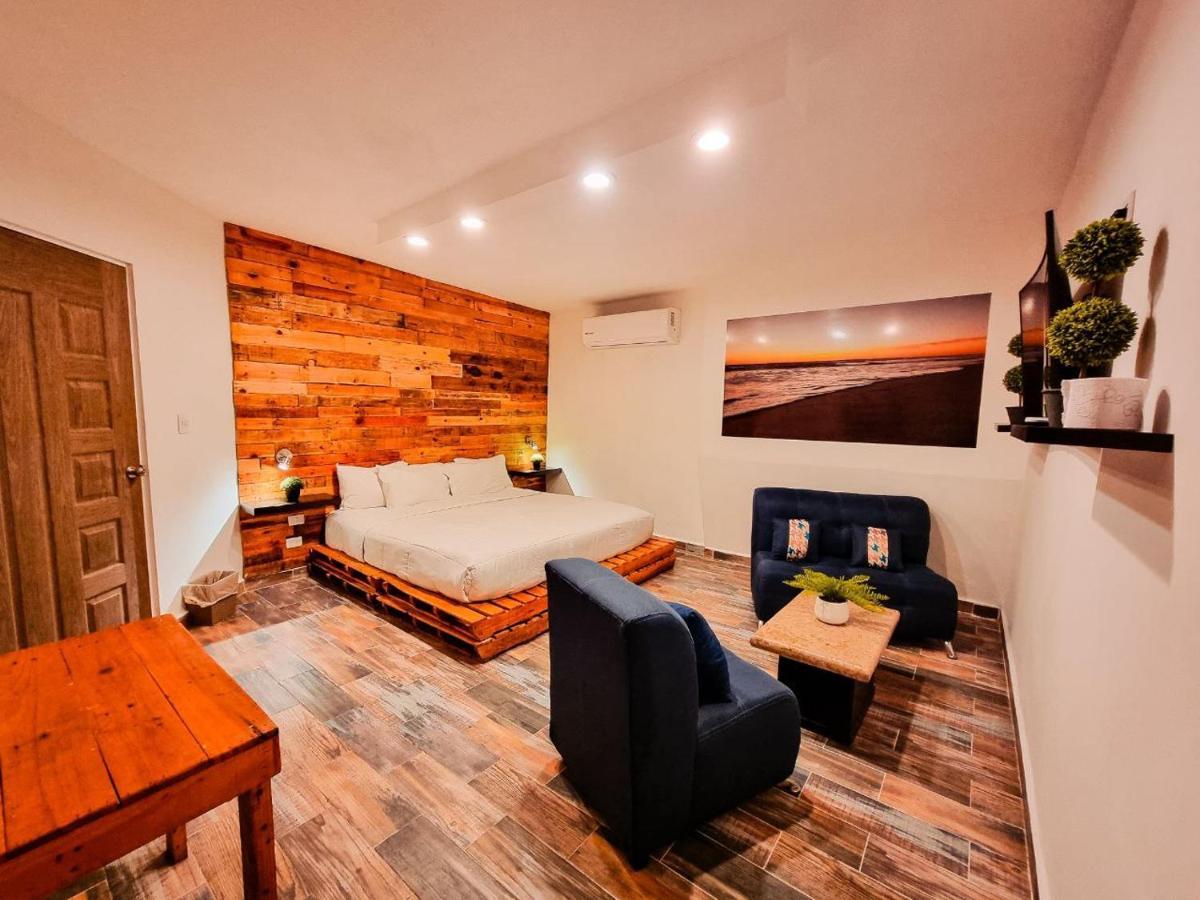 Hostal La Casa De Madera Mazatlan