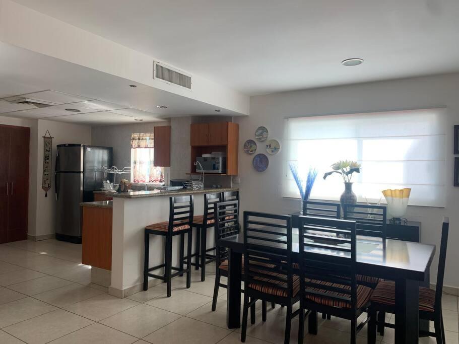 Apartment C/ Alberca Y Vista A Marina