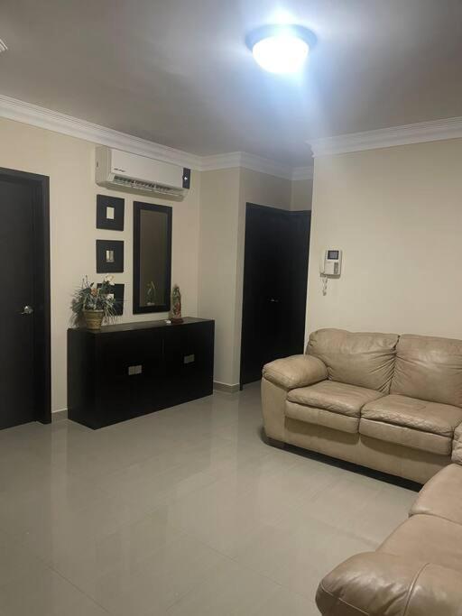 Casa Con Alberca En Excelente Ubicacion, Para Grupos Grandes De Personas * Mazatlan