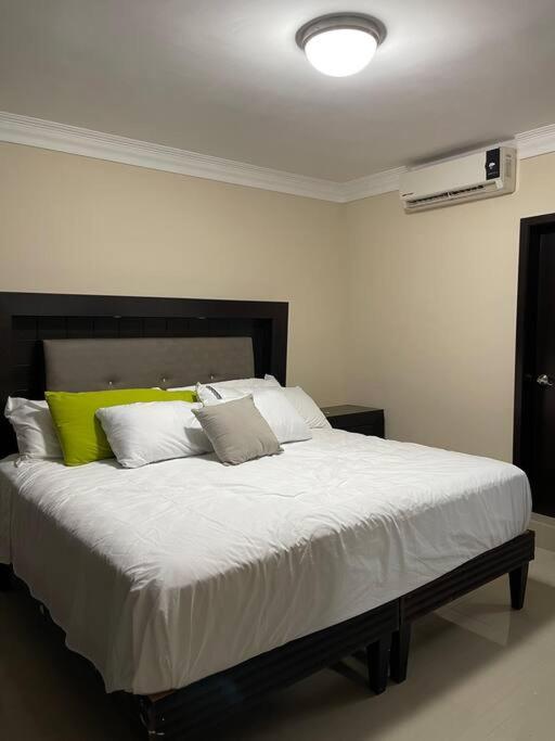Villa Casa Con Alberca En Excelente Ubicacion, Para Grupos Grandes De Personas Mazatlan