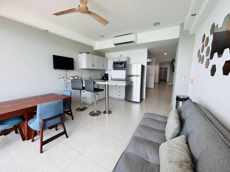 Apartment Pie De Playa Y Con Vista Al Mar By G P S Rentas Mazatlan