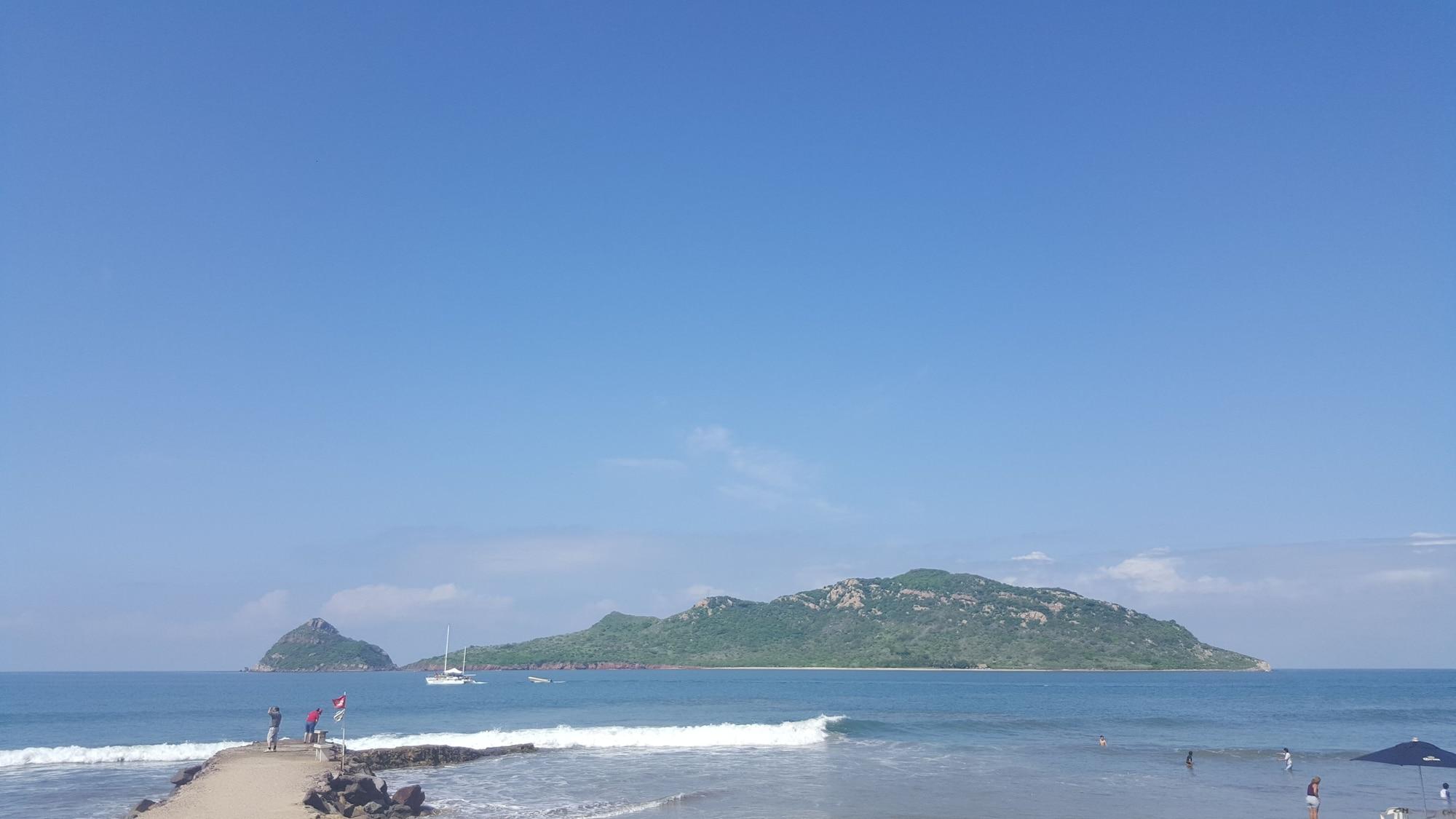 Flores Resort 3*