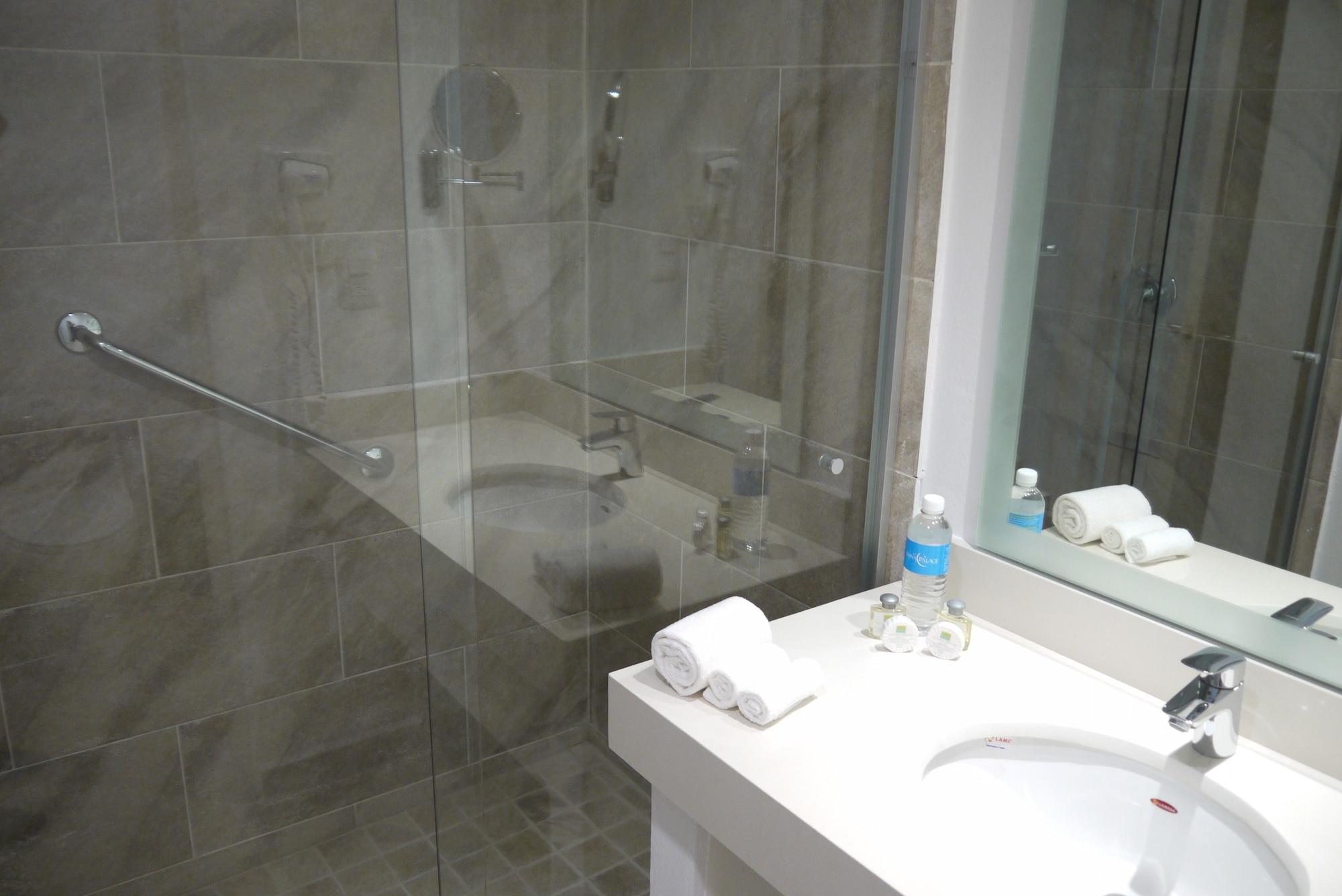 Hotel Pacific Palace Tower 4*