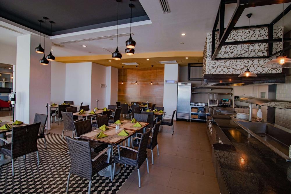 Pacific Palace Tower Hotel 4*